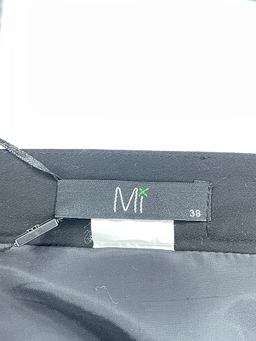 38 Beden siyah Renk PreLoved Midi Etek %70 İndirimli.