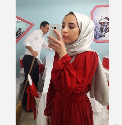 kırmızı tesettür elbise