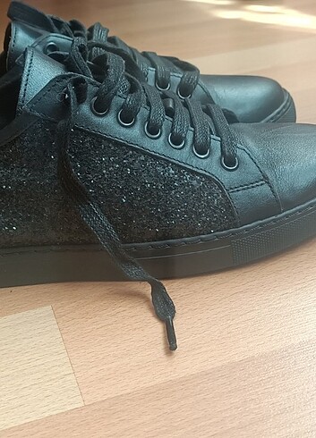 37 Beden siyah Renk Hotiç ayakkabi