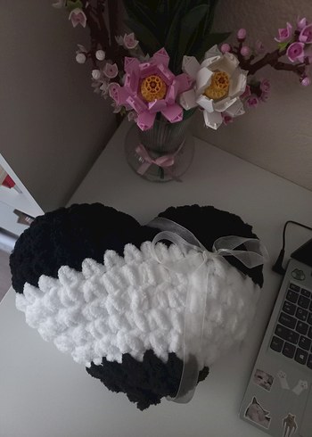 BEŞİKTAŞ TARAFTAR PUFFY KALPLİ YASTIK - Görsel 2