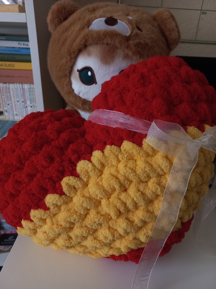 GALATASARAY TARAFTAR PUFFY KALPLİ YASTIK - Görsel 2