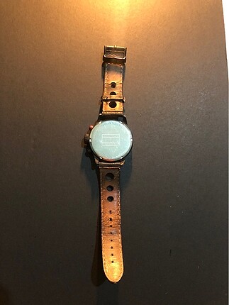  Tomy hilfiger saat