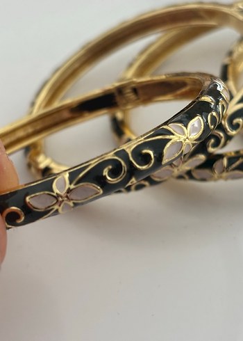 Altın Renkli Çiçek Desenli Bohem Bileklik - Görsel 2