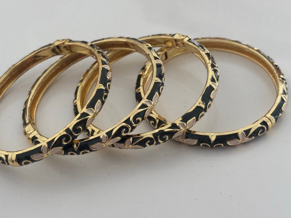 Altın Renkli Çiçek Desenli Bohem Bileklik - Görsel 3