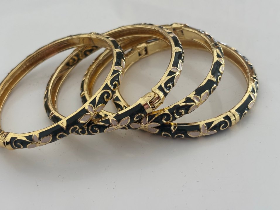 Altın Renkli Çiçek Desenli Bohem Bileklik - Görsel 4