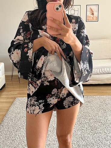 Mango Mango Çiçekli şortlu Saten elbise