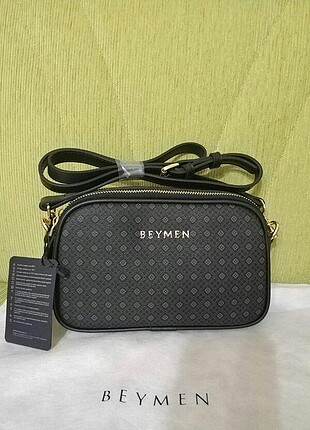 BEYMEN MONOGRAM BASKILI SIYAH POSTACI CANTA 