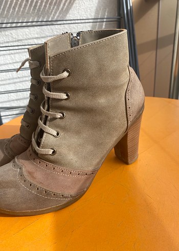 Bej Süet Dolgu Topuklu Kadın Bot - Görsel 2