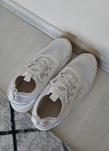 Beyaz spor ayakkabı 40 numara - Görsel 2