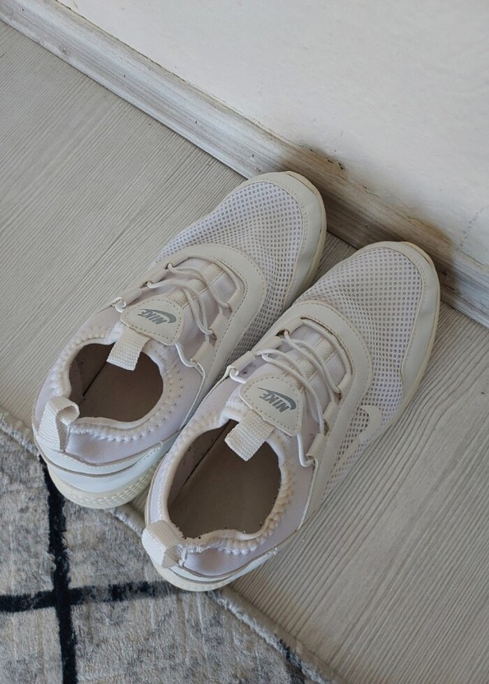 Beyaz spor ayakkabı 40 numara - Görsel 2