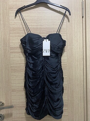 Zara drapeli elbise