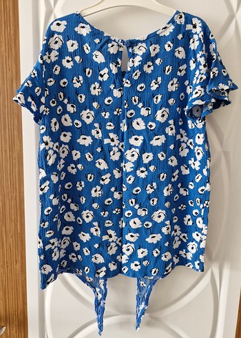 Mavi Çiçekli Kısa Kollu Kadın Bluz - Görsel 3