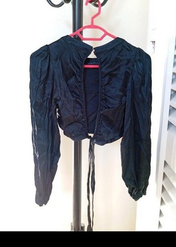 siyah saten yeni Zara marka arkadan bağlamalı mini üst - Görsel 3