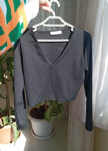 v yaka mini siyah üst kusursuz yeni beden l yazıyor ama SM - Görsel 4