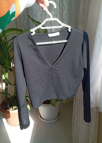 v yaka mini siyah üst kusursuz yeni beden l yazıyor ama SM - Görsel 3