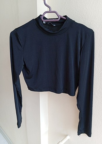 Trendyol & Milla Siyah Yüksek Yaka Uzun Kollu Crop Top