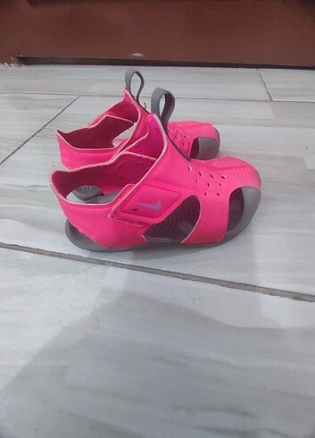 Nike Orjinal Nike 22 numara çocuk sandalet