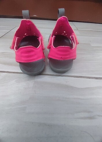 22 Beden Orjinal Nike 22 numara çocuk sandalet
