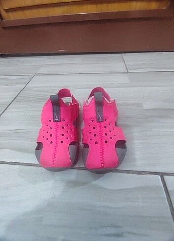 22 Beden pembe Renk Orjinal Nike 22 numara çocuk sandalet