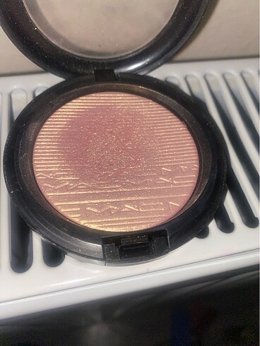 Mac beaming blush
