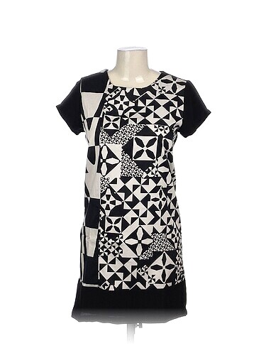 PreLoved Kısa Elbise %70 İndirimli.
