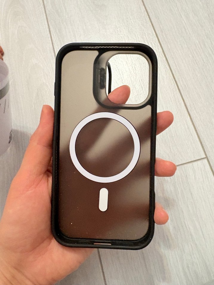 Siyah iPhone 16 Telefon Kılıfı - Görsel 3