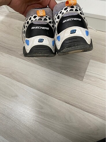 37 Beden beyaz Renk Skechers