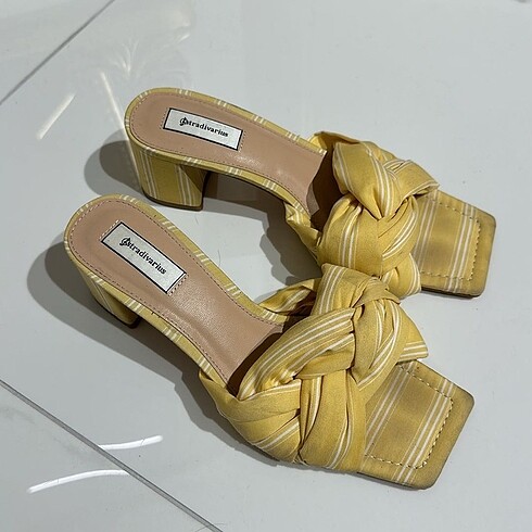 36 Beden sarı Renk Stradivarius Topuklu Sandalet