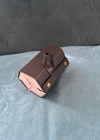 Siyah altı bölmeli gözlük muhafaza kutusu - Görsel 2