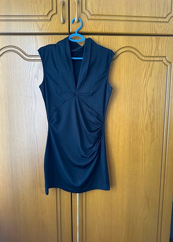 Siyah V Yakalı Drapeli Mini Elbise - Görsel 2