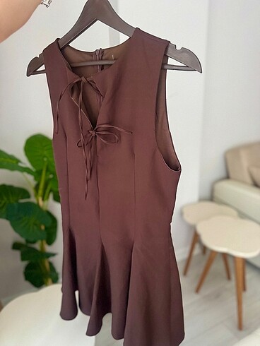 Mini bağcıklı elbise