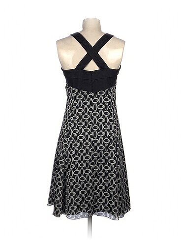 m Beden PreLoved Kısa Elbise %70 İndirimli.