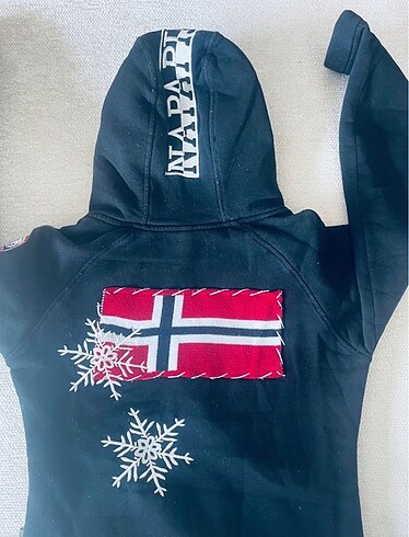 Napapijri nin şahane modeli