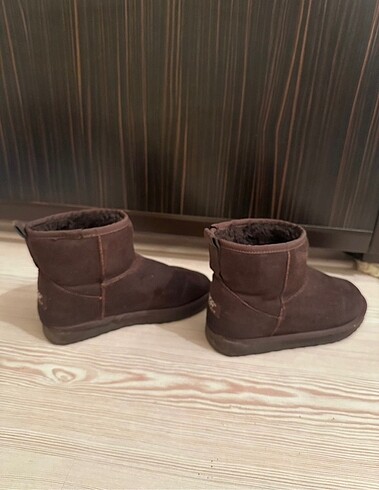 Kahverengi Ugg bot