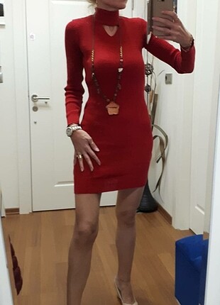 Kırmızı Elbise 