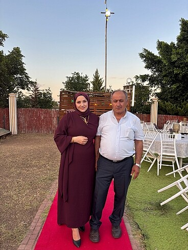 Bordo mezuniyet elbisesi