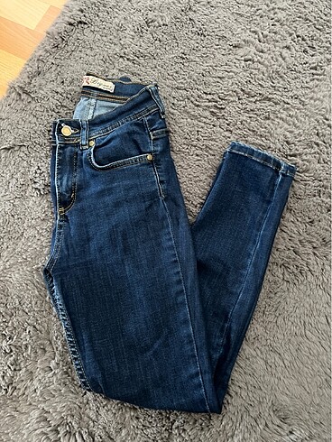 Koyu renk jean