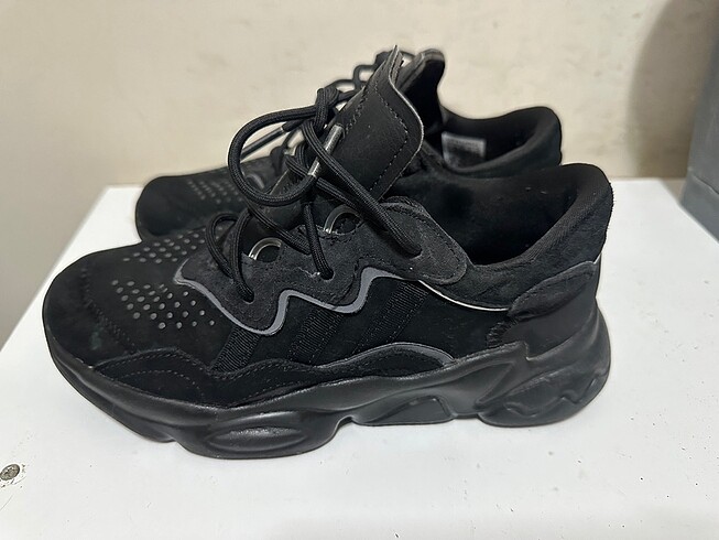 35 Beden Adidas Ozweego çocuk 35 ayakkabısı