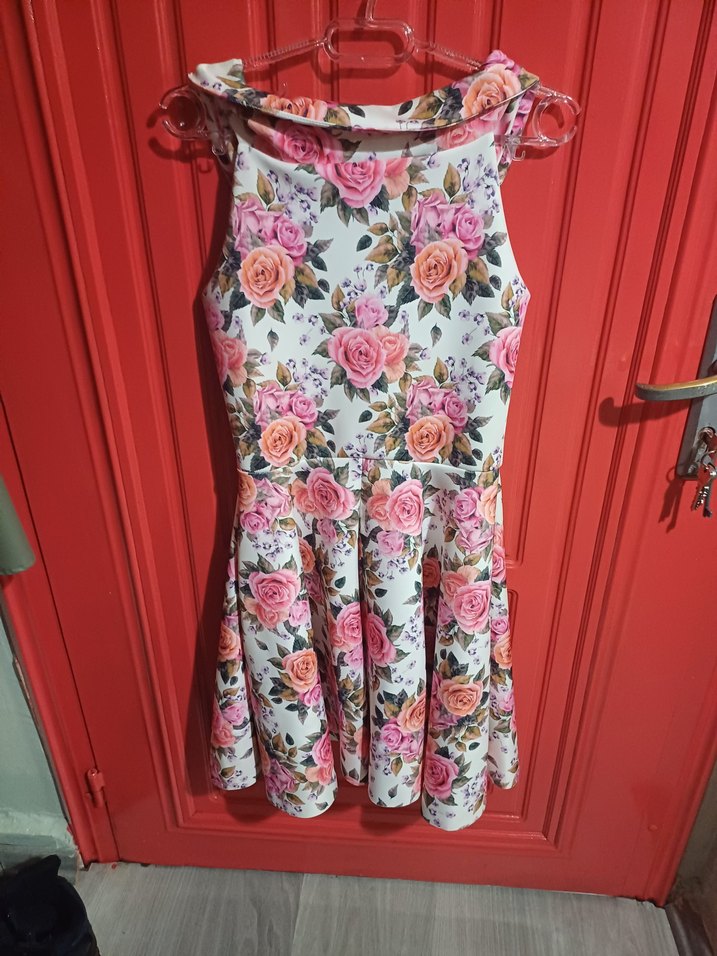 çiçekli yazlık elbise - Görsel 3