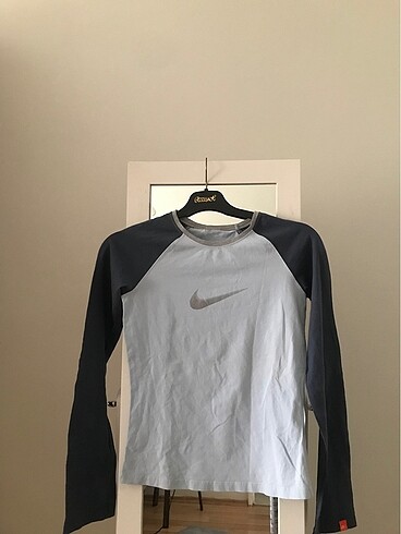 Nike üst