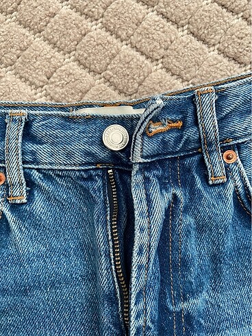 34 Beden mavi Renk Orijinal zara mini şort