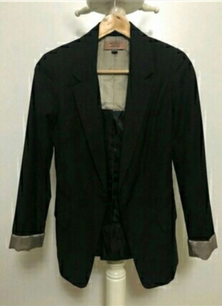 Bershka sadece bir kere giyildi toplanti amacli. Biraz bol geldigi icin 