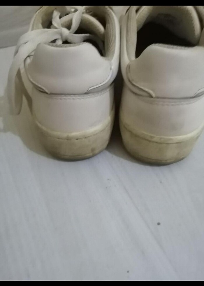 stradivarius spor ayakkabı hicbirsorunu yok sadece biraz kirli - Görsel 2