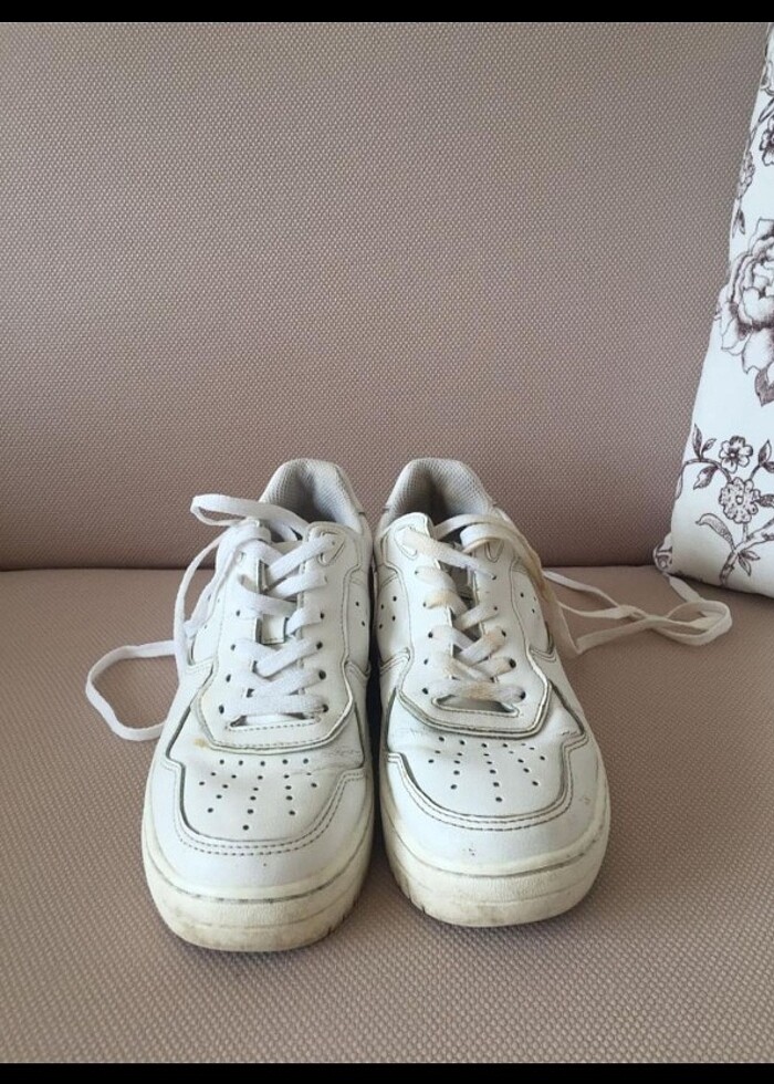 stradivarius spor ayakkabı hicbirsorunu yok sadece biraz kirli - Görsel 4