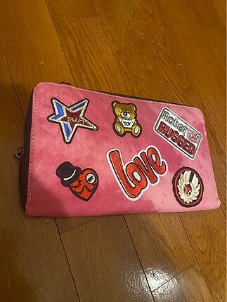 Beden Moschino model clutch