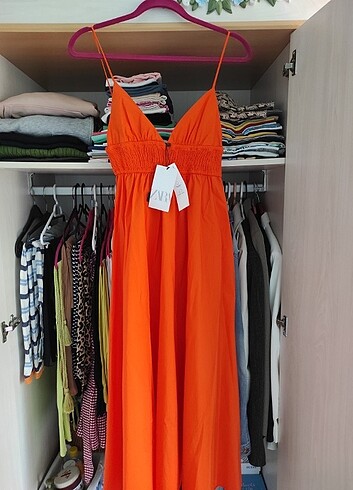 Zara ZARA TURUNCU YENİ ETİKETLİ MEDİUM ELBİSE
