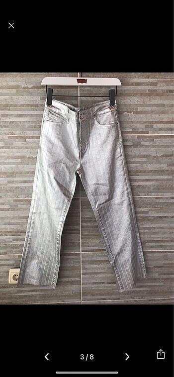 27 Beden Paige Jean