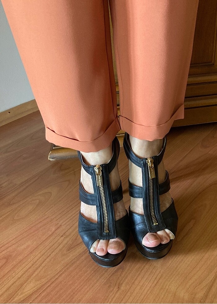 Michael Kors Siyah Topuklu Ayakkabı - Görsel 2