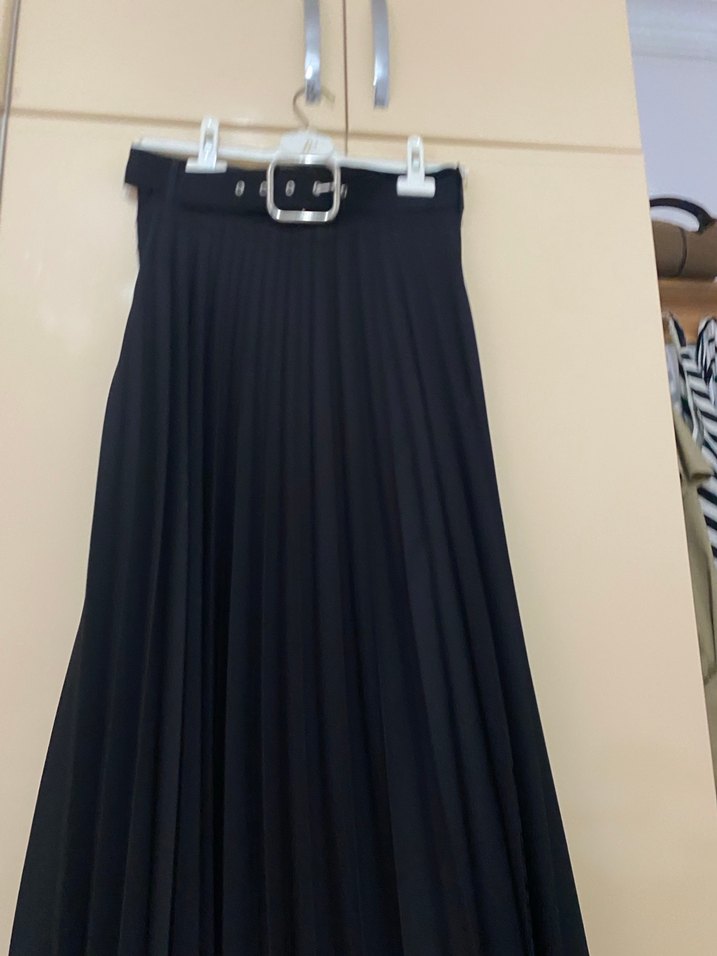 Kemerli Siyah Pileli Uzun Kadın Etek - Görsel 2