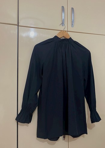 Kadın Siyah Büzgülü Yaka Bluz - Görsel 2